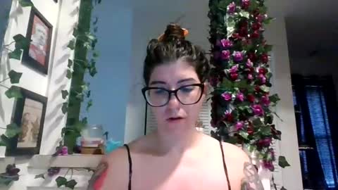 MissMona online show from April 5, 12:35 pm