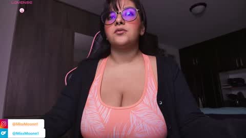 Snapshot of missmoonn chatting on September 11, 10:43 pm MissMoon online show from September 11, 10:43 pm