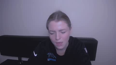 Snapshot of missoliviaa_ chatting on December 3, 5:55 pm Olivia online show from December 3, 5:55 pm