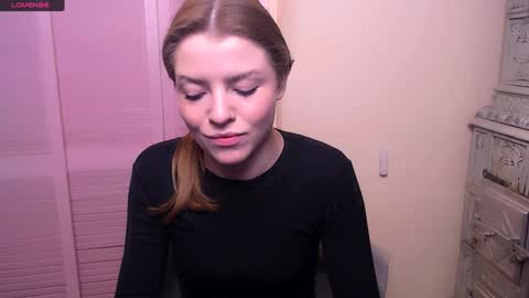 Snapshot of missoliviaa_ chatting on December 22, 7:44 am Olivia online show from December 22, 7:44 am