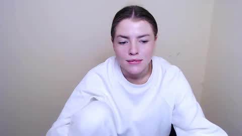 Snapshot of missoliviaa_ chatting on January 23, 11:37 am Olivia online show from January 23, 11:37 am