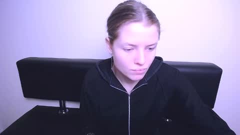 Snapshot of missoliviaa_ chatting on February 4, 9:49 am Olivia online show from February 4, 9:49 am