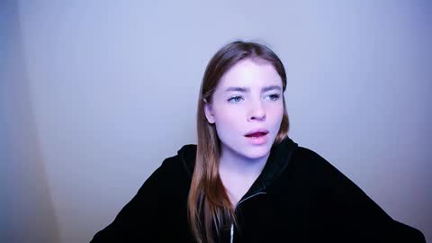 Snapshot of missoliviaa_ chatting on February 11, 1:20 pm Olivia online show from February 11, 1:20 pm