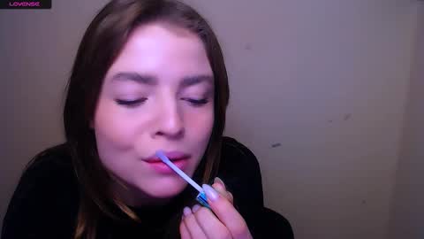 Snapshot of missoliviaa_ chatting on February 16, 7:48 am Olivia online show from February 16, 7:48 am