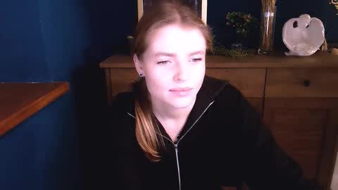 Snapshot of missoliviaa_ chatting on November 6, 3:24 pm Olivia online show from November 6, 3:24 pm