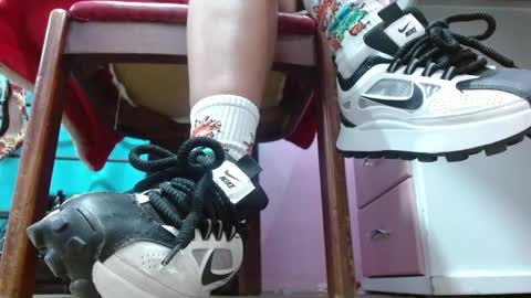 TELL ME MISS online show from March 23, 11:31 pm