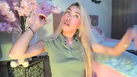 ... Independent model online show from June 26, 12:37 am