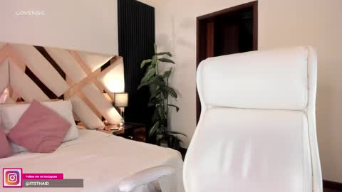 Fernanda Davila online show from April 13, 11:21 pm