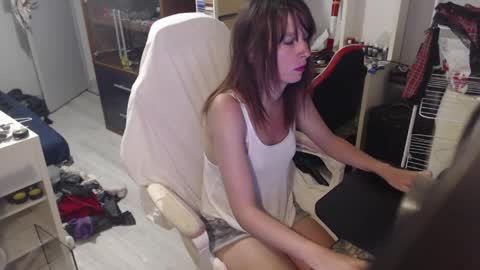 missthon online show from April 8, 10:48 am