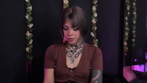 Snapshot of misstomie_ chatting on July 17, 9:52 pm Tomiehelp me get to 100 thumbs up online show from July 17, 9:52 pm