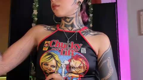 Snapshot of misstomie_ chatting on July 26, 12:30 am Tomiehelp me get to 100 thumbs up online show from July 26, 12:30 am
