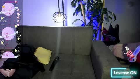 Snapshot of missvalery1 chatting on December 11, 11:21 pm missvalery1 online show from December 11, 11:21 pm