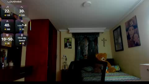 Snapshot of missvalery1 chatting on April 6, 11:38 pm missvalery1 online show from April 6, 11:38 pm