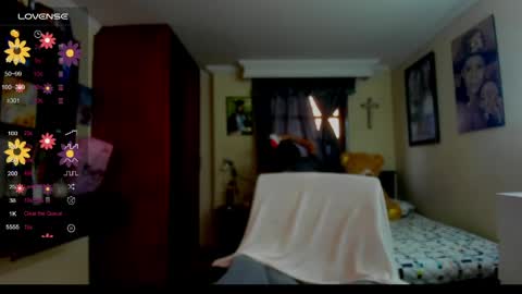 Snapshot of missvalery1 chatting on April 11, 7:29 pm missvalery1 online show from April 11, 7:29 pm