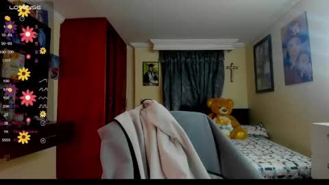 Snapshot of missvalery1 chatting on April 21, 1:42 am missvalery1 online show from April 21, 1:42 am