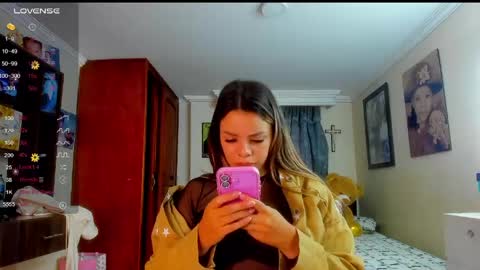 Snapshot of missvalery1 chatting on April 29, 10:38 pm missvalery1 online show from April 29, 10:38 pm