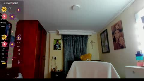 Snapshot of missvalery1 chatting on May 6, 10:48 pm missvalery1 online show from May 6, 10:48 pm