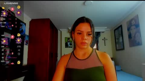 Snapshot of missvalery1 chatting on May 19, 10:49 pm missvalery1 online show from May 19, 10:49 pm