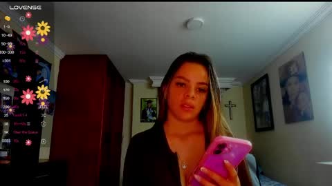 Snapshot of missvalery1 chatting on May 20, 11:00 pm missvalery1 online show from May 20, 11:00 pm