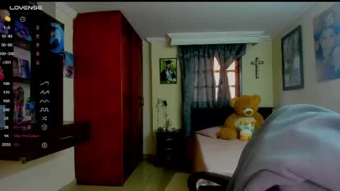 Snapshot of missvalery1 chatting on May 25, 9:54 pm missvalery1 online show from May 25, 9:54 pm