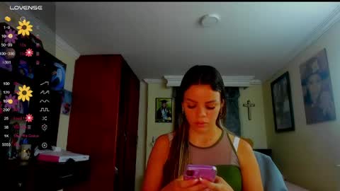 Snapshot of missvalery1 chatting on May 28, 10:40 pm missvalery1 online show from May 28, 10:40 pm