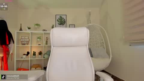 Snapshot of missvancouver_ chatting on October 2, 12:56 pm Mafe Jimenez online show from October 2, 12:56 pm