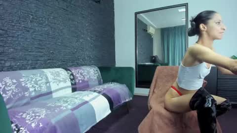 Snapshot of missvelourax chatting on May 28, 7:33 pm Luisa online show from May 28, 7:33 pm