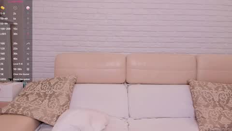 missxcaprice online show from April 15, 3:02 am