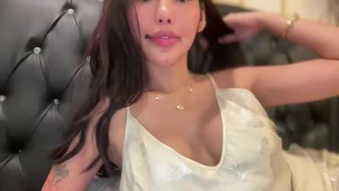 Divine Olga  online show from February 26, 5:01 pm