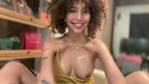 Snapshot of missxolga chatting on June 16, 9:12 am Divine Olga online show from June 16, 9:12 am