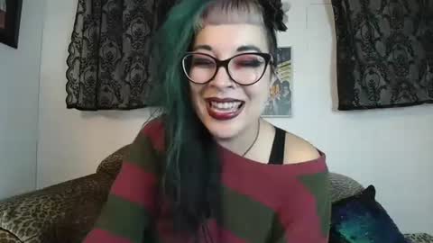 Snapshot of missy_dee chatting on October 15, 7:41 am Missy Dee online show from October 15, 7:41 am