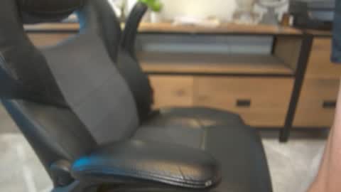 Snapshot of mister_dilf chatting on April 24, 3:47 pm MISTER DILF online show from April 24, 3:47 pm