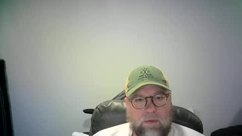 Snapshot of mister_happy567 chatting on October 7, 4:20 am Mr. Happy online show from October 7, 4:20 am
