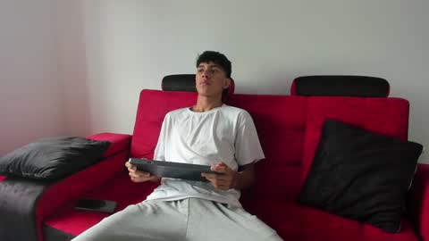 Snapshot of mister_jhonxxx chatting on December 9, 1:02 pm mister_jhonxxx online show from December 9, 1:02 pm