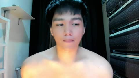 Snapshot of mister_officer chatting on April 8, 1:27 am SAINT SACHI will make your day online show from April 8, 1:27 am