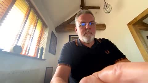 Snapshot of misterblivs chatting on May 7, 12:21 pm Misterblivs online show from May 7, 12:21 pm
