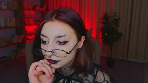 Snapshot of mistress__marcelline chatting on June 25, 5:12 am Marcelline online show from June 25, 5:12 am