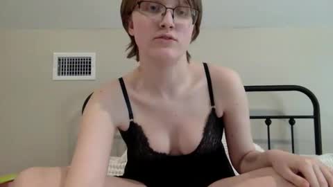 Snapshot of mistress_callie chatting on April 10, 10:47 pm Lassie Cassie online show from April 10, 10:47 pm