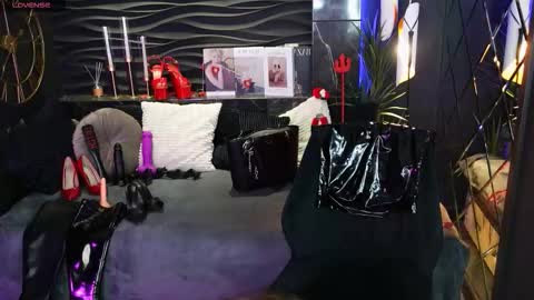 Snapshot of mistress_darsy chatting on March 16, 1:48 pm Darsy online show from March 16, 1:48 pm