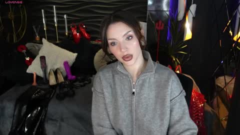 Snapshot of mistress_darsy chatting on March 30, 5:41 am Darsy online show from March 30, 5:41 am