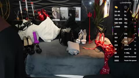 Snapshot of mistress_darsy chatting on April 14, 2:01 pm Darsy online show from April 14, 2:01 pm