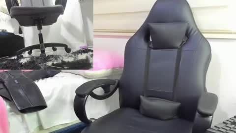 Snapshot of mistress_findom chatting on September 19, 6:19 pm mistress_findom online show from September 19, 6:19 pm