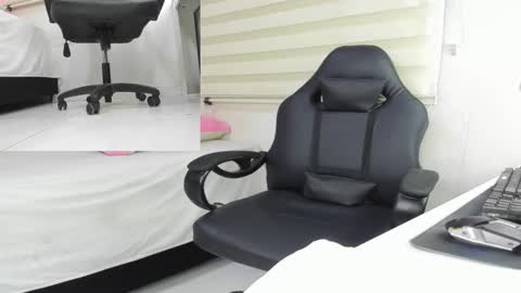 Snapshot of mistress_findom chatting on October 11, 10:19 pm mistress_findom online show from October 11, 10:19 pm