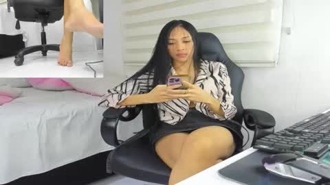 Snapshot of mistress_findom chatting on October 14, 10:32 pm mistress_findom online show from October 14, 10:32 pm