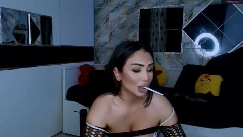 Snapshot of mistress_meryem chatting on October 14, 12:11 am mistress_meryem online show from October 14, 12:11 am
