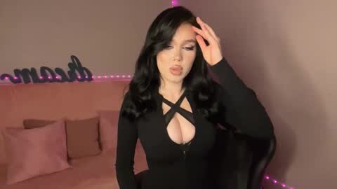 Snapshot of mistress_of_hearts chatting on October 25, 9:20 pm Mia online show from October 25, 9:20 pm