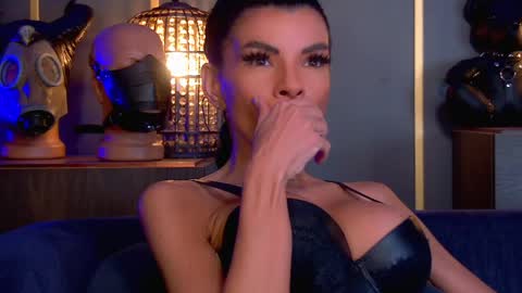 Elenia online show from May 6, 11:59 am