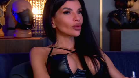 Elenia online show from May 11, 2:45 pm