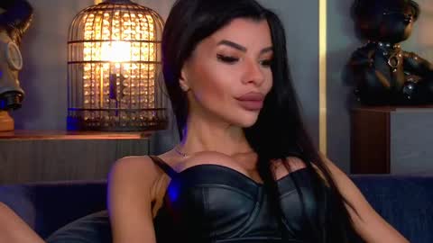 Elenia online show from May 18, 1:39 pm
