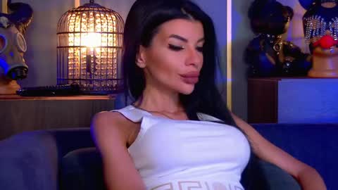 Elenia online show from May 25, 11:49 am